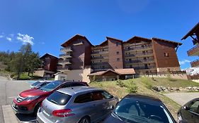 Eden sur les pistes avec vue panoramique sur la vallée